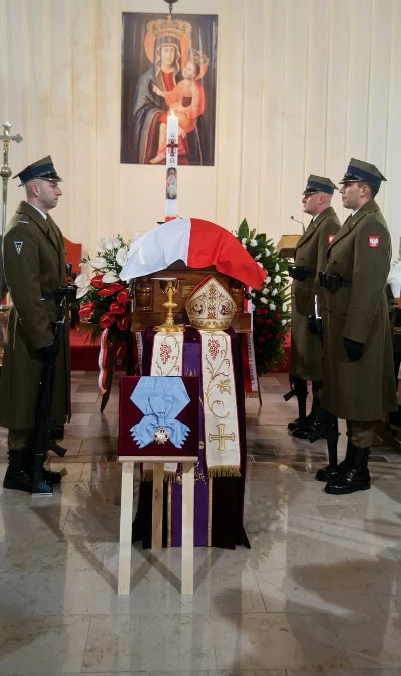 Pogrzeb Biskupa Alojzego Orszulika w katedrze łowickiej
